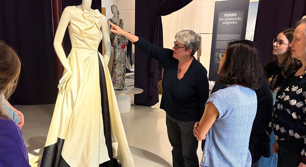 CF Fuehrung Kuratoren 1024x559